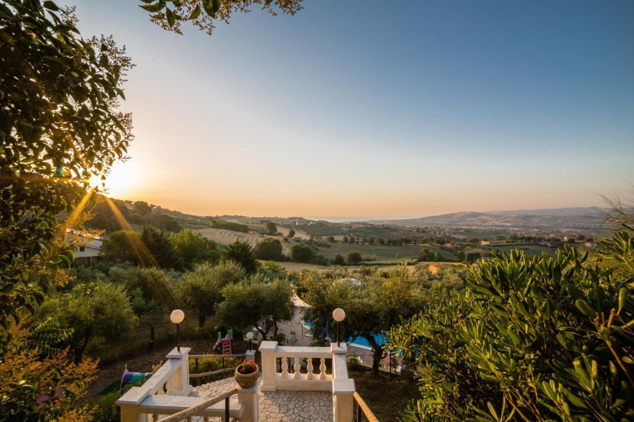 Casale Delle Rose B&B Fattoria Montepagano Extérieur photo